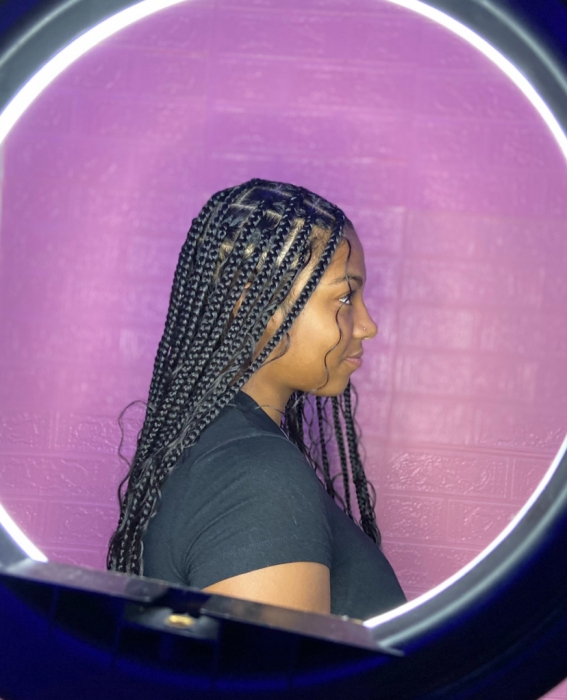 Client wearing boho knotless braids by Tee
